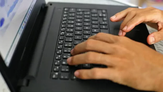 210610_NOTEBOOKS-PROFESSORES_TF9550-768x512