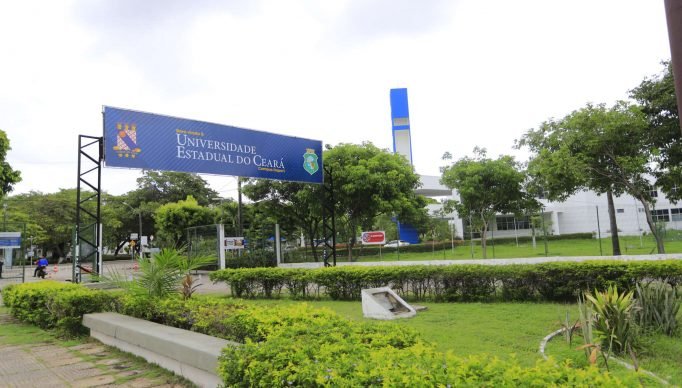 GOVERNADOR ELMANO DE FREITAS INAUGURA BIOTERIO DA UECE, NO ITAPERI
FOTOS: HELENE SANTOS/ GOV. DO CEARA 
TAGS: INAUGURACAO, BIOTERIO, UECE, GOVERNADOR, ELMANO DE FREITAS