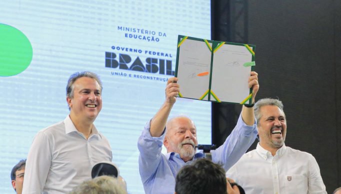PRESIDENTE LULA EM EVENTO NO CENTRO DE EVENTOS DO CEARA COM A PRESENCA DO GOVERNADOR DO ESTADO ELMANO DE FREITAS E DO MINISTRO DA EDUCACAO CAMILO SANTANA
FOTOS: JOSE WAGNER/ GOV. DO CEARA
TAGS: LULA, ELMANO DE FREITAS, CAMILO SANTANA, CENTRO DE EVENTOS