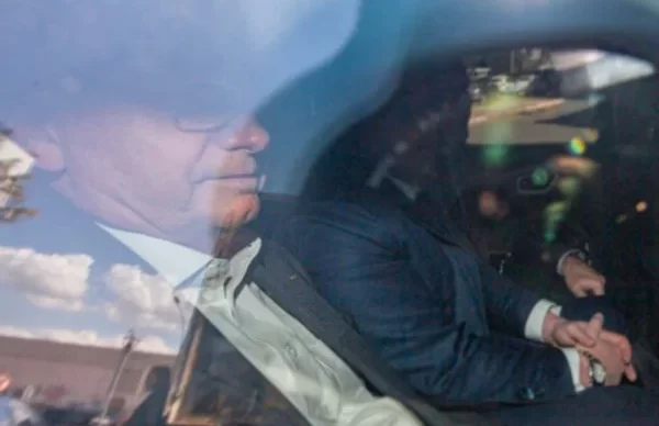 Bolsonaro-chega-à-PF-para-depor-sobre-fraude-em-cartões-de-vacina-600x400