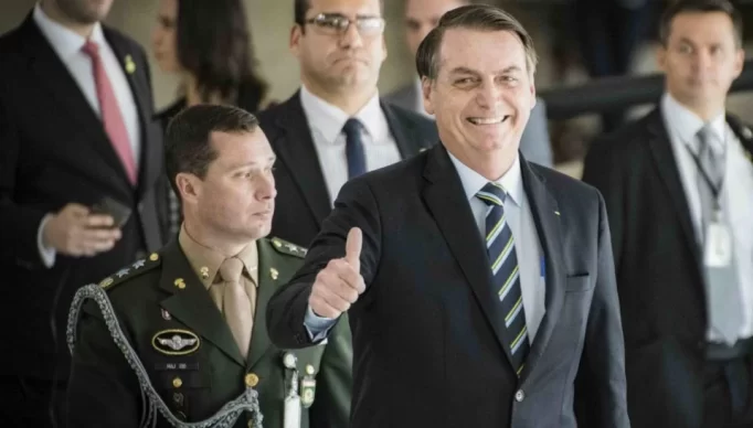 Mauro-Cid-ex-ajudante-de-ordens-de-Jair-Bolsonaro-durante-evento-do-presidente-2-960x640