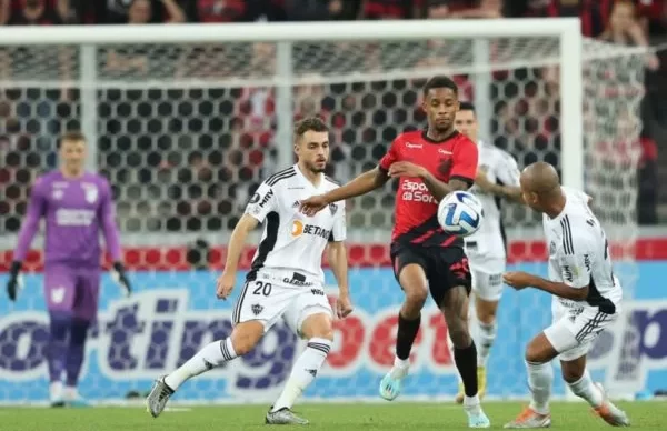 Pedrinho-jogador-do-Athletico-PR-600x400