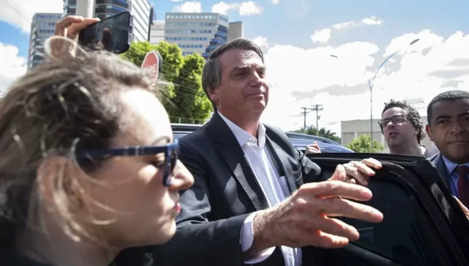 bolsonaro-policia-federal_mcamgo_abr_260420231818-1140x682