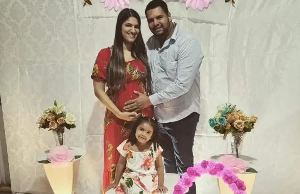 mulher-descobre-que-sera-mae-de-sextuplos-no-es-600x400