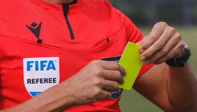 1_cartao_amarelo_arbitragem_fifa_cbf__3_-21990273