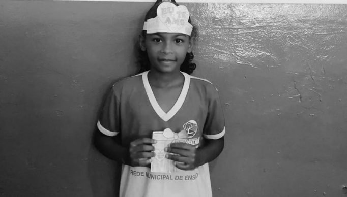 1_menina_morre_carregador_celular_tomada-22201582