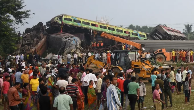 2023-06-03t023631z-1652326124-rc2eb1ab4fry-rtrmadp-3-india-crash-rail