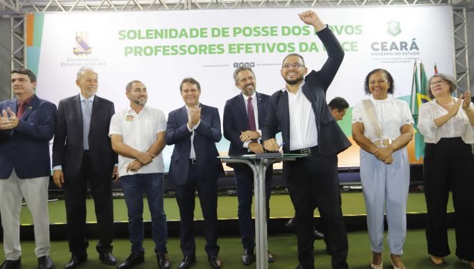 CERIMONIA DE POSSE DE PROFESSORES DA UECE COM A PRESENCA DO GOVERNADOR ELMANO DE FREITAS

FOTOS: HELENE SANTOS/ GOV. DO CEARA

TAGS: UECE, POSSE, PROFESSORES, EDUCACAO, CERIMONIA, ELMANO DE FREITAS