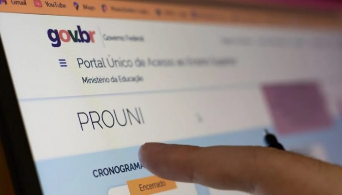 banco-de-imagem-prouni-e-enem-estudo-educacao-9