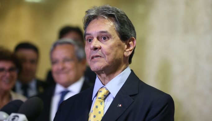 Brasília - Presidente Nacional do Partido Trabalhista Brasileiro (PTB), Roberto Jefferson, fala à imprensa após reunião com o presidente Michel Temer, no Palácio do Planalto (Valter Campanato/Agência Brasil)