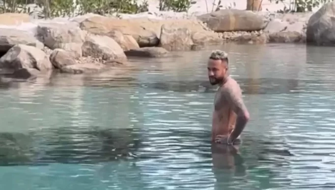 1_neymar_lago__2_-29554505
