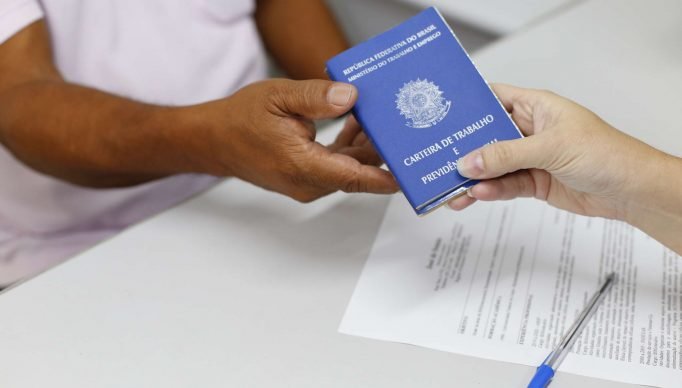 CARTEIRA DE TRABALHO; SINE IDT; FOTOS©TATIANA FORTES/ GOV DO CEARA
