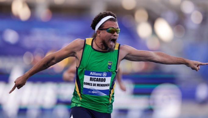 10.07.23 - 100m T37 Ricardo Gomes ganha ouro no Campeonato Mundial de Atletismo de Paris, no Estádio Sebastian Charlety. Foto: Alexandre Schneider/CPB.