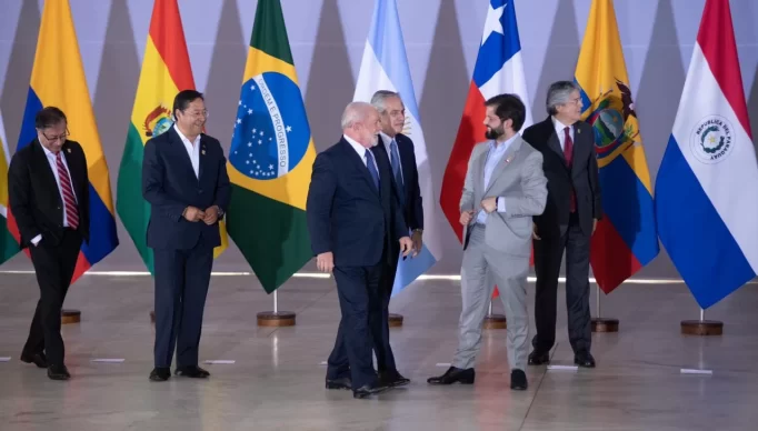Reunião-de-Presidentes-dos-Países-da-América-do-Sul-com-a-participação-do-Senhor-Presidente-da-República-Luiz-Inácio-Lula-da-Silva-no-Palácio-do-Itamaraty-3