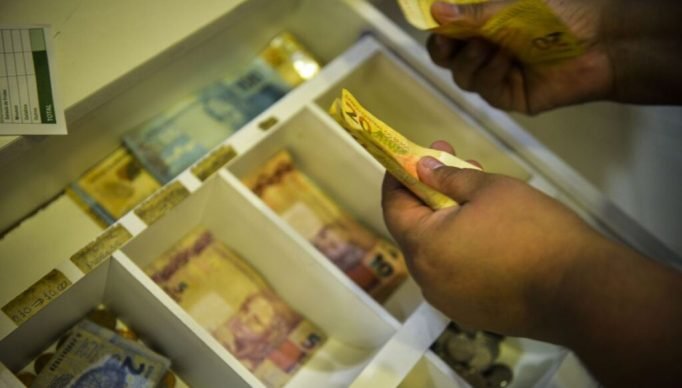 abono-salarial-pis-pasep-comeca-a-ser-pago-nesta-segunda-feira-17-1024x613