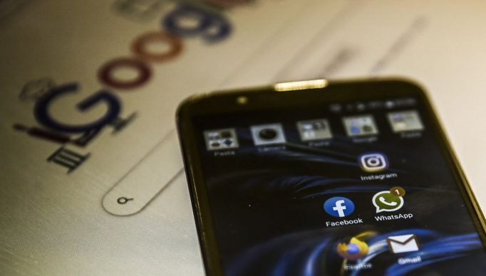 aplicativos de mensagem, internet, plataformas digitais, aplicativos, e-mail, redes sociais