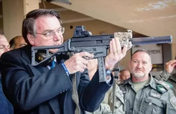 bolsonaro-arma-1-600x400