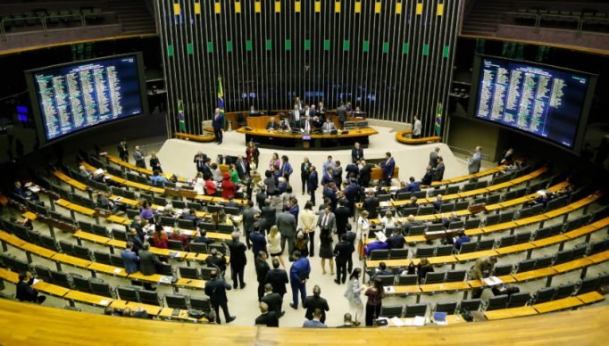 Deputado Arthur Lira, presidente da Câmara dos Deputados durante o proocesso de votação medida provisória 1.154 que reestrutura os ministério do governo de Luiz Inácio Lula da Silva (PT). O relator, deputado Isnaldo Bulhões (MDB-AL), não fará mudanças no texto, que esvaziou os ministérios do Meio Ambiente e dos Povos Indígenas. | Sérgio Lima/Poder360 31.mai.2023