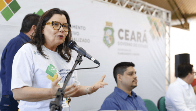 Secretária Sandra Machado durante encontro realizado em Pedra Branca