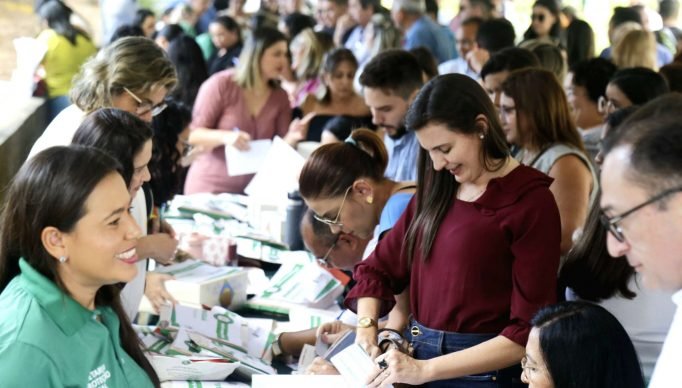 GOVERNADOR ELMANO DE FREITAS PARTICIPA DE ENTREGA DE VALE GAS AS PREFEITURAS CEARENSES NA SECRETARIA DA PROTECAO SOCIAL
FOTOS: THIAGO GASPAR/ GOV. DO CEARA 
TAGS: VALE GAS, SPS, SECRETARIA DE PROTECAO SOCIAL, ELMANO DE FREITAS, ONELIA SANTANA