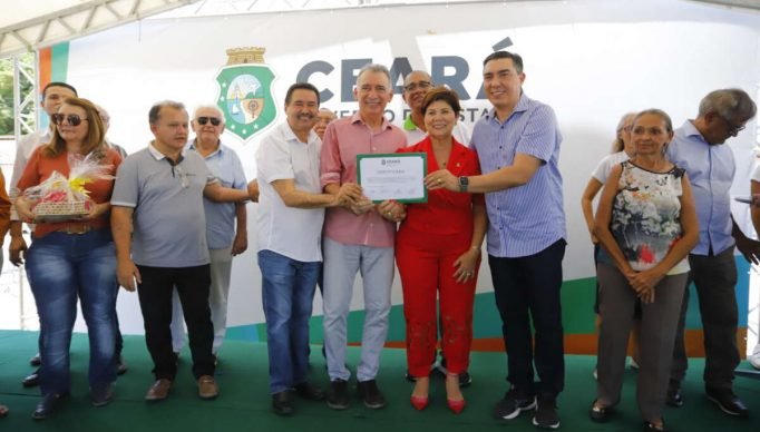 INAUGURACAO DE FABRICA DE BENEFICIAMENTO DE CASTANHAS E RESTAURANTE DA AGRICULTURA FAMILIAR EM CHOROZINHO COM A PRESENCA DO SECRETARIO ARTUR BRUNO
FOTOS: HELENE SANTOS/ GOV. DO CEARA 
TAGS: CASTANHA, FABRICA, BENEFICIAMENTO, AGRICULTURA FAMILIAR, ARTUR BRUNO, CHOROZINHO