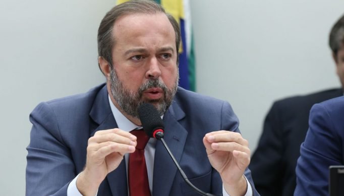 Brasília (DF) 29/08/2023 Ministro de Minas e Energia, Alexandre Silveira, e o diretor-geral do Operador Nacional do Sistema Elétrico (ONS), Luiz Carlos Ciocchi, participam de audiência conjunta  das comissões de Fiscalização Financeira e Controle; e de Minas e Energia. Foto Lula Marques/ Agência Brasil