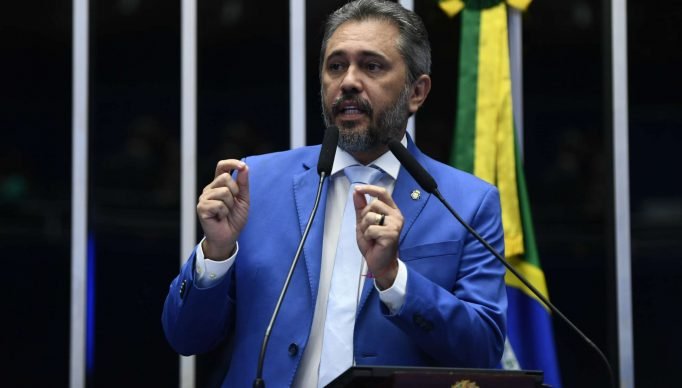 Plenário do Senado Federal durante sessão de debates temáticos destinada a discutir a Reforma Tributária (PEC 45/2019). 

Em discurso, à tribuna, governador do Ceará, Elmano de Freitas.

Foto: Roque de Sá/Agência Senado