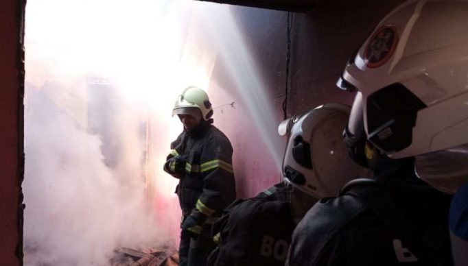 Corpo-de-Bombeiros-apaga-incendio-de-residencia-em-Caninde-957x720