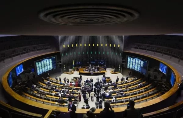 Plenario-da-Camara-dos-Deputados-600x400
