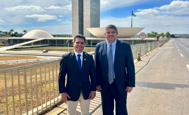 Screenshot 2023-08-16 at 16-36-39 ROBERT VIANA (@prefeitorobertviana) • Fotos e vídeos do Instagram