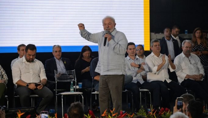 Rio de Janeiro (RJ), 10/08/2023 – O presidente da República, Luiz Inácio Lula da Silva, durante cerimônia de anúncio e formalização da parceria entre o governo Federal e a prefeitura do Rio de Janeiro para investimentos do anel viário de Campo Grande, no Rio de Janeiro.  Foto: Tomaz Silva/Agência Brasil