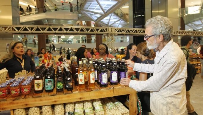 Economia - indústria e comércio - microempreendedor microempresas produção artesanal alimentos empreendedorismo negócios PIB crescimento vendas (Festival de Economia Solidária - Bahia)