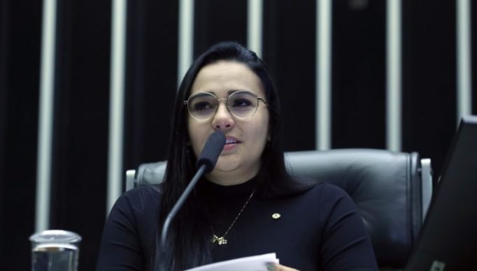 Homenagem ao Dia Nacional de Luta contra a Endometriose. Dep. Dayany do Capitão (UNIÃO - CE)