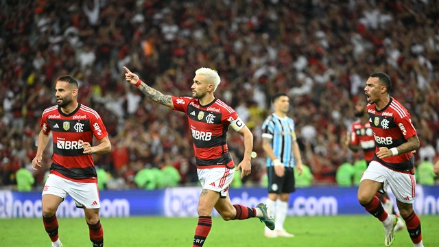 Flamengo x Grêmio comemoração Arrascaeta gol (Foto: André Durão / ge)