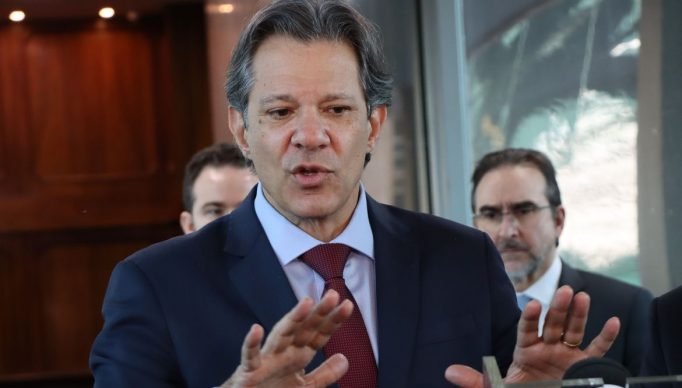 Brasília,(DF) - Enrevista coletiva do ministro da Fazenda, Fernando Haddad, ao lado Senandor Eduardo Braga, reletor da Reforma Tributaria.Foto Valter Campanato/EBC.