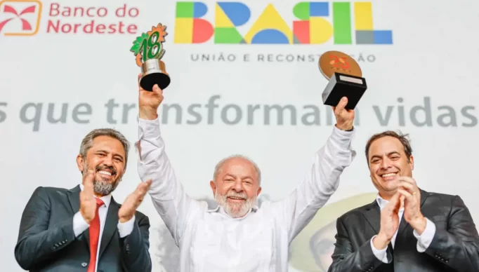 01092023-cerimnia-comemorativa-de-18-anos-de-criao-do-programa-agroamigo-e-de-25-anos-do-programa-crediamigo_53156481232_o-2048x1365-1-1140x760