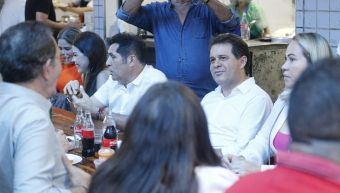 1_230916_gov_exerc_evandro_almoco_merc_sao_sebastiao_ts9638-23431949