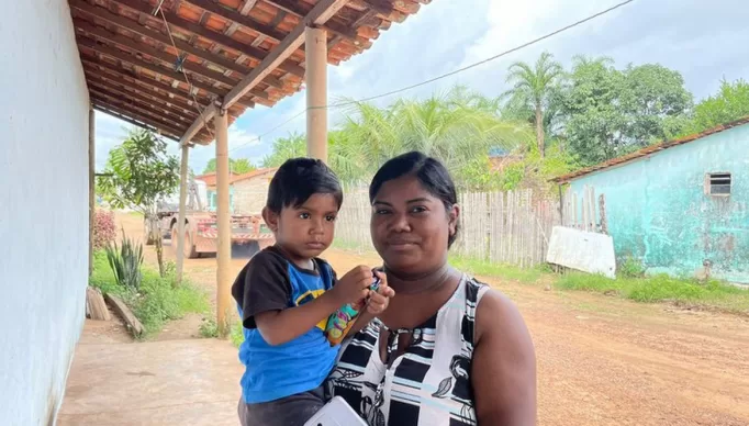 Brasília (DF) - Bolsa Família inclui um milhão de famílias e bate recorde de valor médio: R$ 672,45. - Francilene e Marcelo em Garrafão do Norte (PA): adicional de R$ 150 amplia cardápios. Fotos: Fábia Prates/Secom