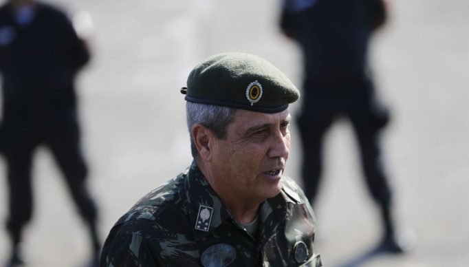 O interventor federal na segurança pública do estado do Rio de Janeiro, general Walter Braga Netto, participa da solenidade de entrega de 265 viaturas para Polícia Militar do Rio, no Monumento aos Mortos da Segunda Guerra Mundial.