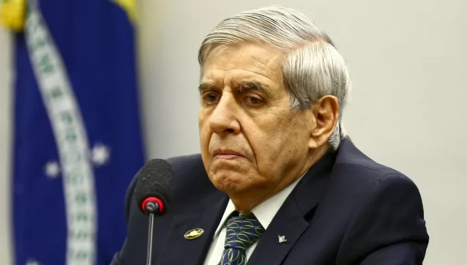 O ministro do Gabinete de Segurança Institucional (GSI), general Augusto Heleno, durante audiência da Comissão de Fiscalização Financeira e Controle da Câmara dos Deputados.