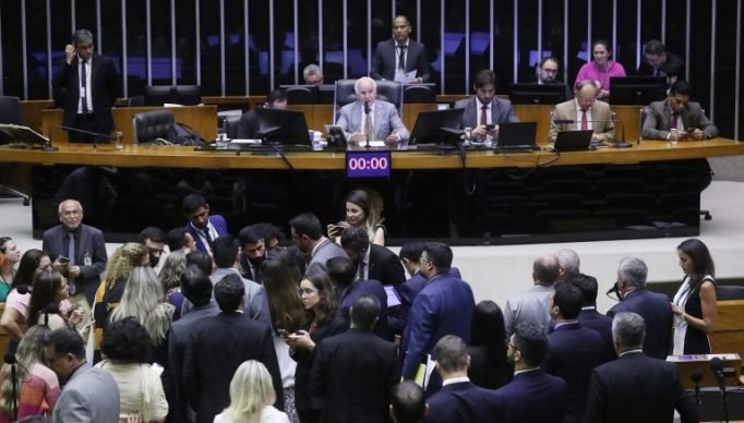 Discussão e votação de propostas.