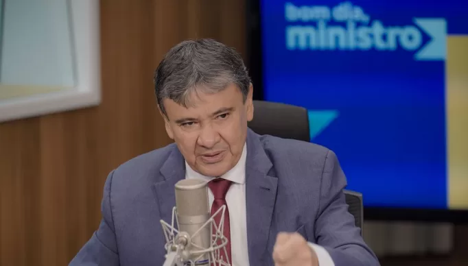 Brasília (DF), 20/09/2023,  Wellington Dias, ministro do Desenvolvimento e Assistência Social, Família e Combate à Fome, durante entrevista no programa 'Bom dia, Ministro', nos estúdios da EBC.  Foto: Rafa Neddermeyer/Agência Brasil