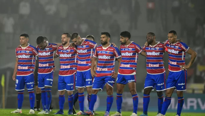 1_jogadores_perfilados_fortaleza_jogo_ldu_final_sul_americana-24000191