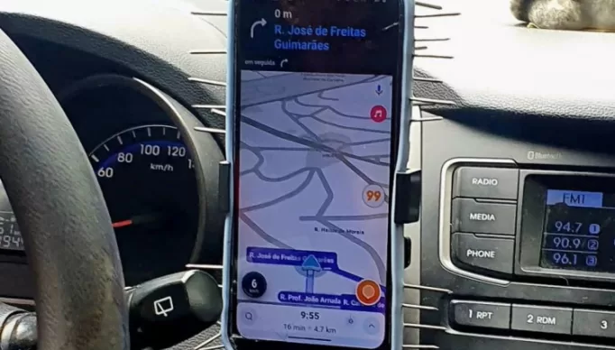 1_motorista_usa_capinha_com_pregos_para_evitar_roubo-23695664