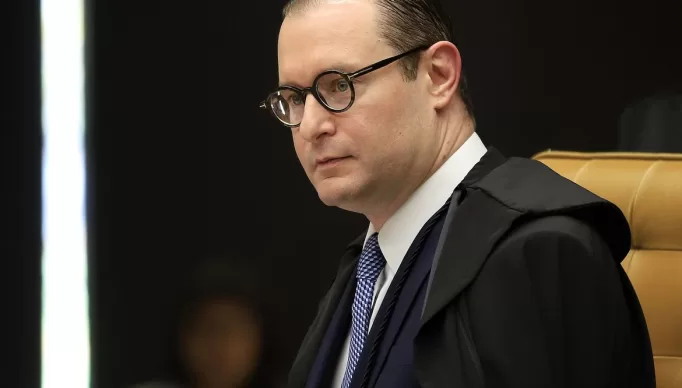 Brasília (DF), 14.09.2023-Ministro Cristiano Zanin em sessão extraordinária que prossegue com o julgamento de Aécio Lúcio Costa Pereira, acusado de participação nos atos antidemocráticos de 8 de janeiro. Foto: Rosinei Coutinho/SCO/STF