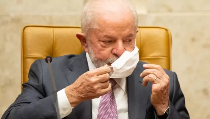 Lula-na-posse-de-barroso-no-stf-2