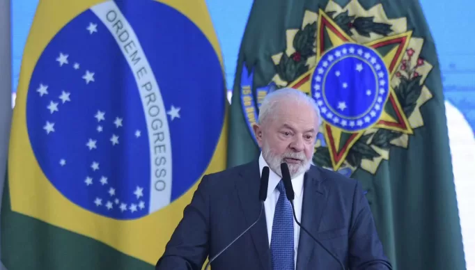 O-presidente-da-República-Luiz-Inácio-Lula-da-Silva-durante-apresentação-das-estratégias-para-fortalecimento-do-Complexo-Econômico-e-Industrial-da-Saúde-CEIS-no-planalto-1