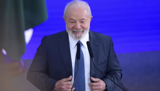 O-presidente-da-República-Luiz-Inácio-Lula-da-Silva-durante-apresentação-das-estratégias-para-fortalecimento-do-Complexo-Econômico-e-Industrial-da-Saúde-CEIS-no-planalto-9