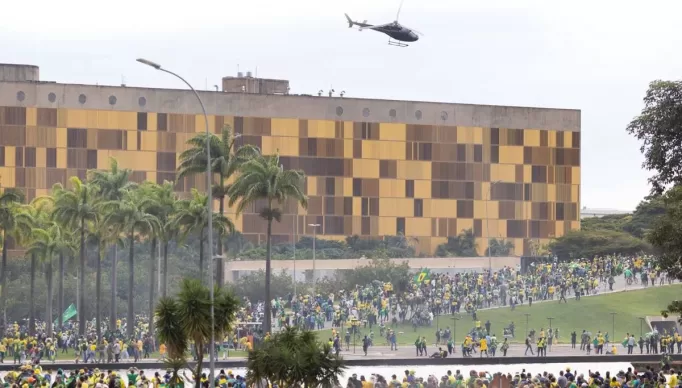 bolsonaristas-invadem-congresso-8-janeiro