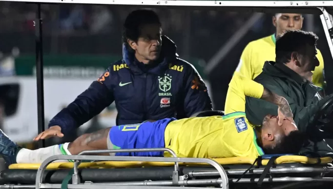 neymar-lesao-joelho-chorando-maca-brasil-uruguai-copa-do-mundo